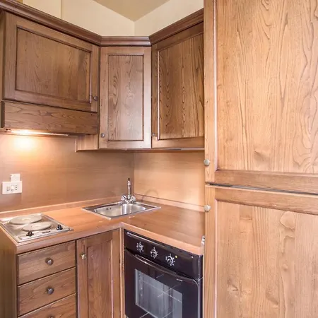 Charming By The Vatican Sx *