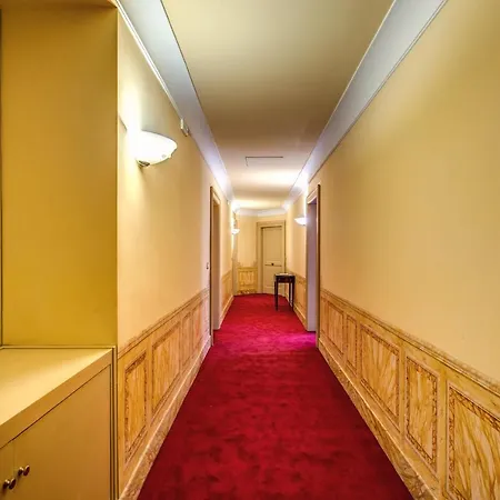 Charming By The Vatican Sx *